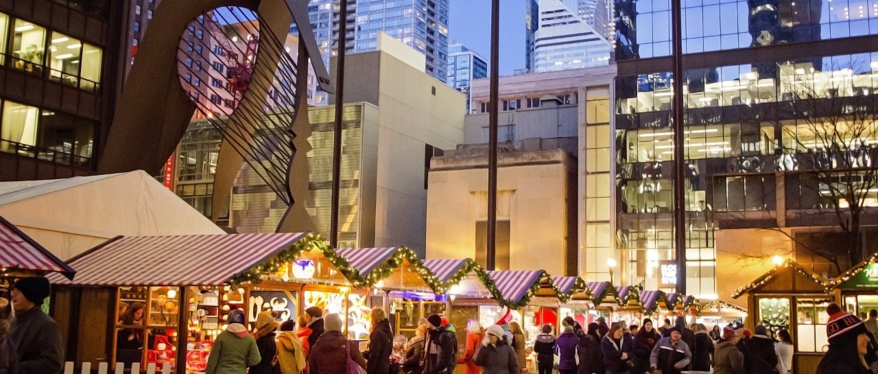 German grilled sausage mulled wine, super cute mug, and edible "screwdriver" This year's Christmas market in Chicago, these 10 most worth checking in!