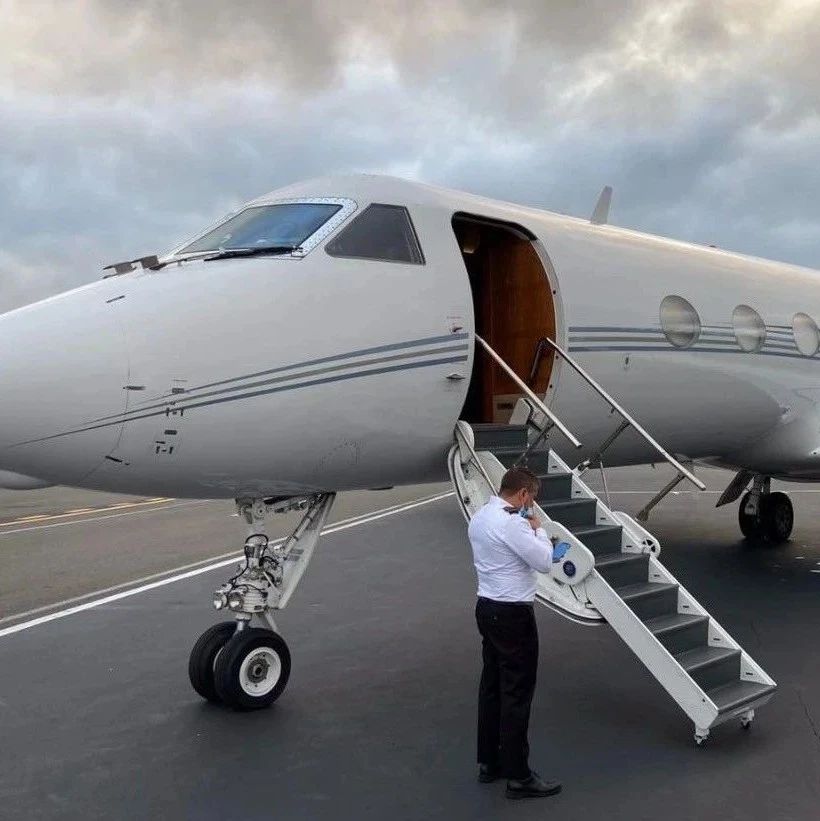 The lowest cost private charter flight itinerary in Los Angeles in July, the real shots record every bit of the chartered flight returning home