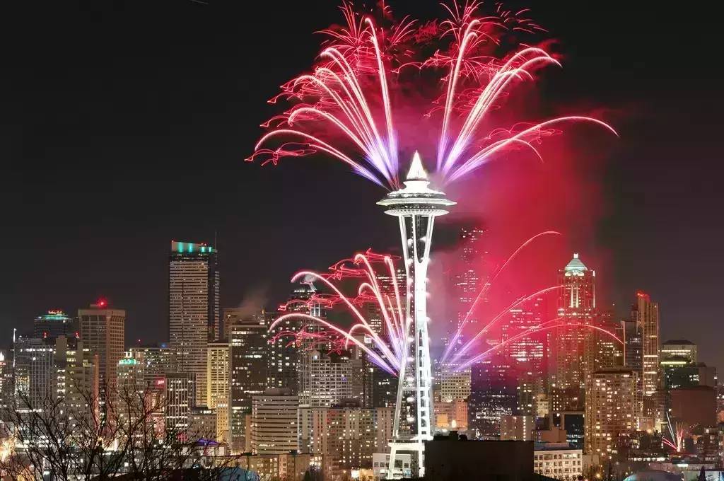 Sleepless in Seattle | Fireworks cruise restaurant revolves, making New Year's Eve the most beautiful memory!