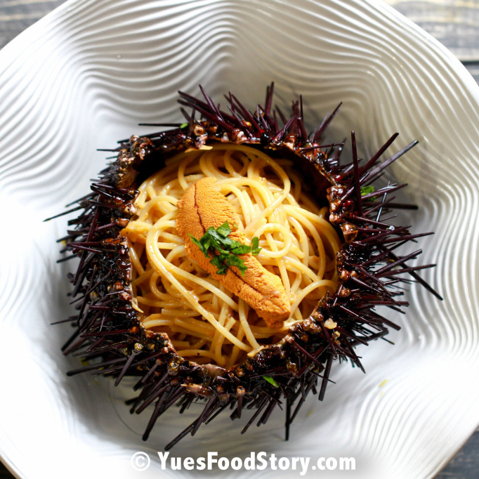 For a sweet and fresh garlic sea urchin pasta