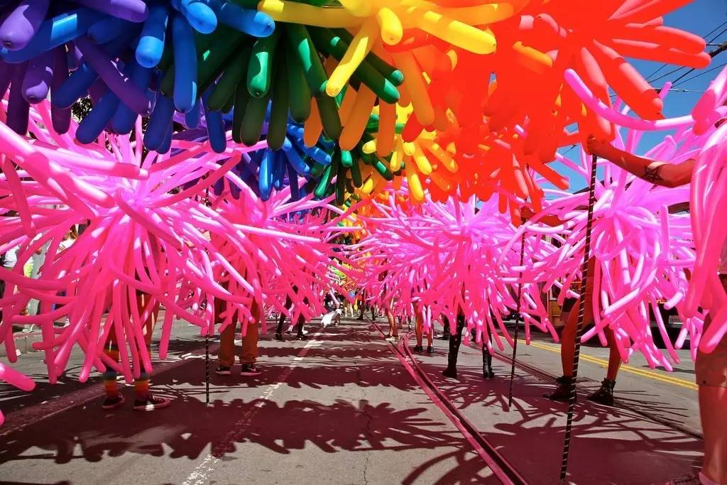 周末来三番“飞越彩虹” | 详解LGBT大游行的前世今生
