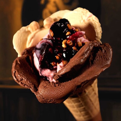 You can also taste the little angel petal ice cream that is popular in Europe in these places.