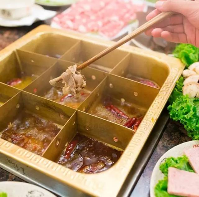 [Ba Wang Meal Notes] Shabu the meat, dry the dishes, don’t need the money, follow the team to eat the old stove hot pot, in place!