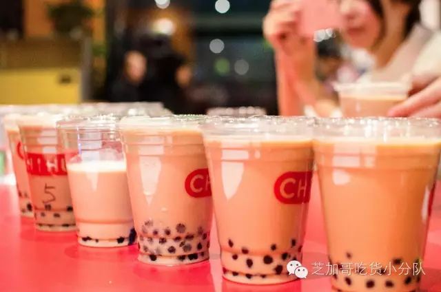 We blindly tested 11 Chicago milk teas, and the best drink was not even thought of by ourselves..