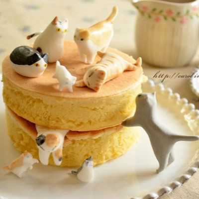 These dessert cats are so cute!